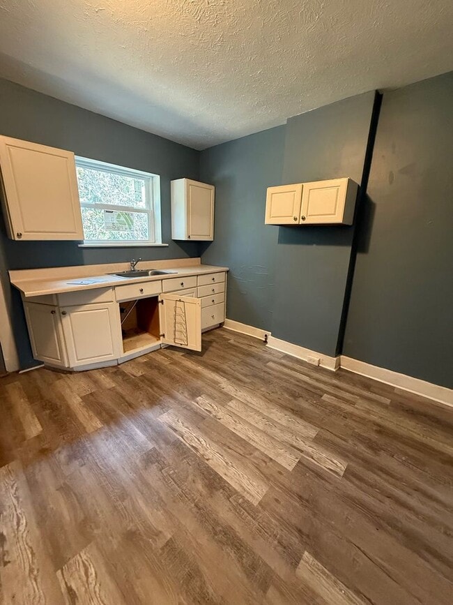 Building Photo - Charming 2-Bedroom Townhome in Lincoln-Lar...