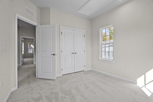 Building Photo - 1509 Newpoint Dr