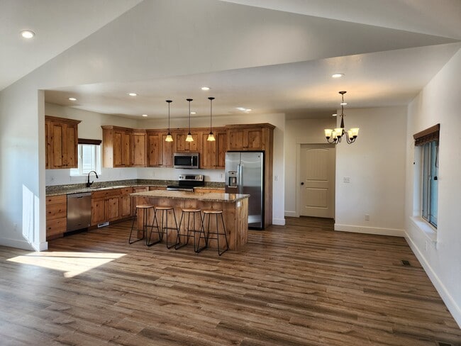 Building Photo - Golf Course Home