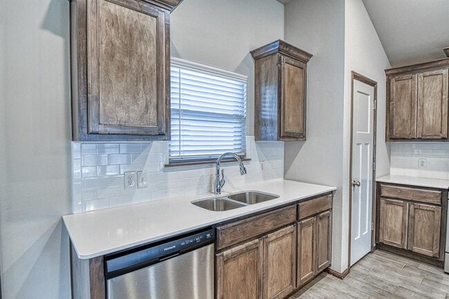 Building Photo - 432 Pergola St