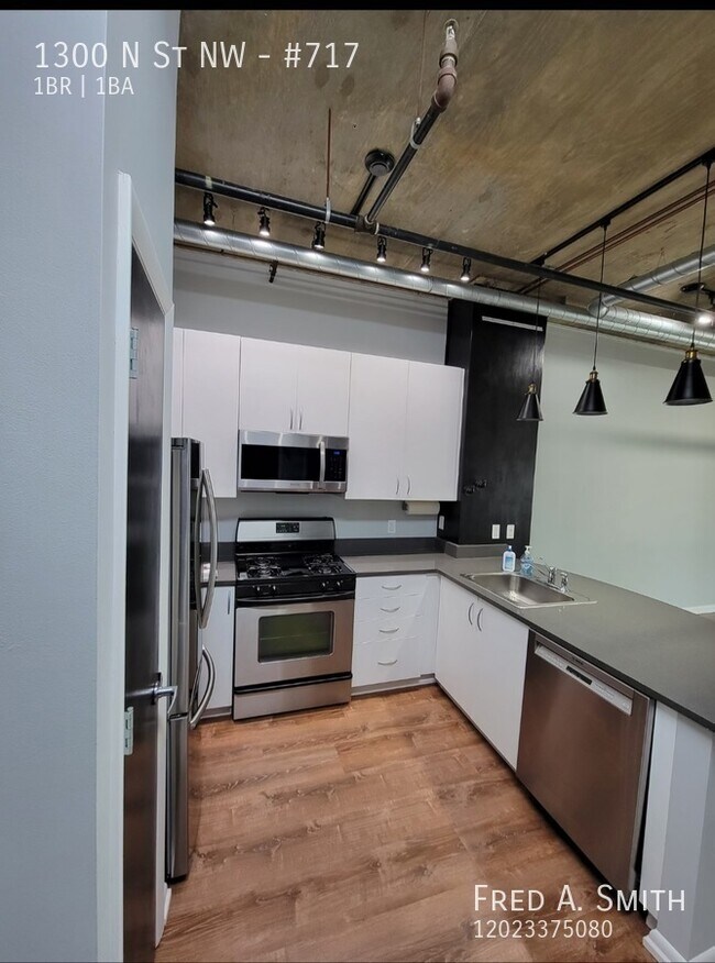 Building Photo - 1300 N St NW