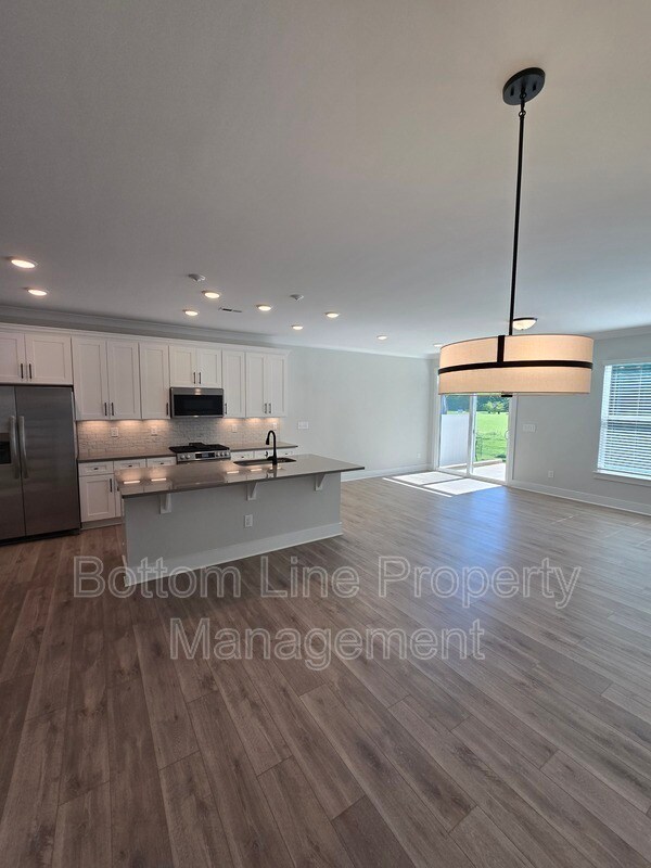 Building Photo - 111 Viburnum Rd