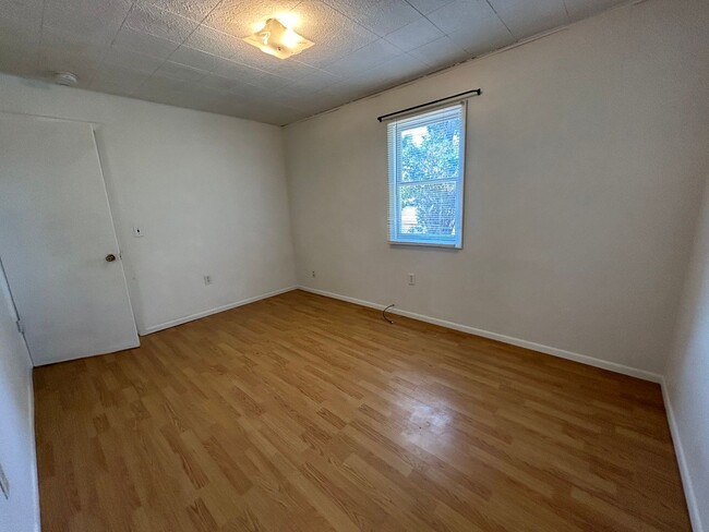 Building Photo - Large 2 Bed 1 Bath House with Fenced Yard and Washer Dryer Hookups