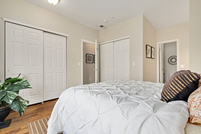 Building Photo - Students Welcome! 3 Bed, 2 Bath Condo in Rockbridge, SE Fort Collins