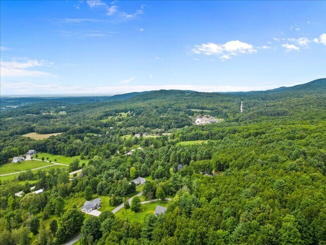 Building Photo - Contemporary with Gorgeous Views in Hinesburg, Vermont - Fully Furnished w/ Utilities Included
