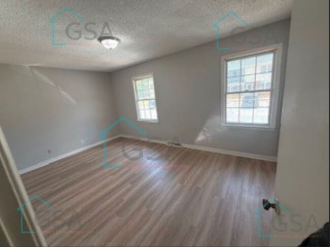 Building Photo - 3 Bedroom 1.5 Bath!