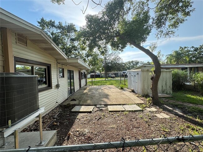 Building Photo - 427 Country Club Dr