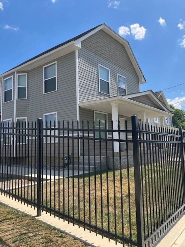 Building Photo - Beautifully Renovated House
