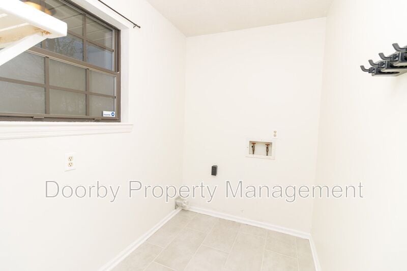 Building Photo - 8807 Heathfield Dr