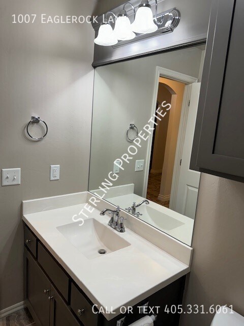 Building Photo - 1007 Eaglerock Ln