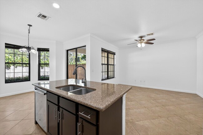 Building Photo - 10384 Wellington Parc Dr