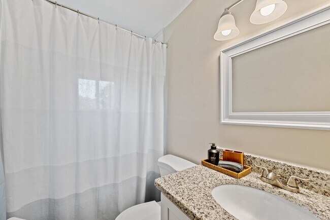 Building Photo - 3820 Essex Cir
