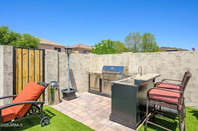 Building Photo - 6608 W Saguaro Park Ln