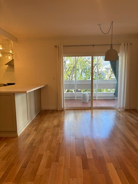 Building Photo - 8550 Holloway Dr