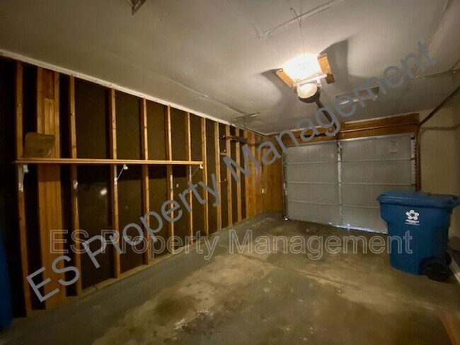 Building Photo - 4936 W Troy Ave