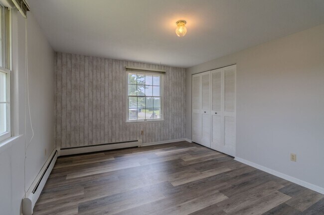 Building Photo - Price Improvement! Sweet Serene Silver Lake