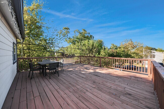 Building Photo - 10743 Boardwalk St