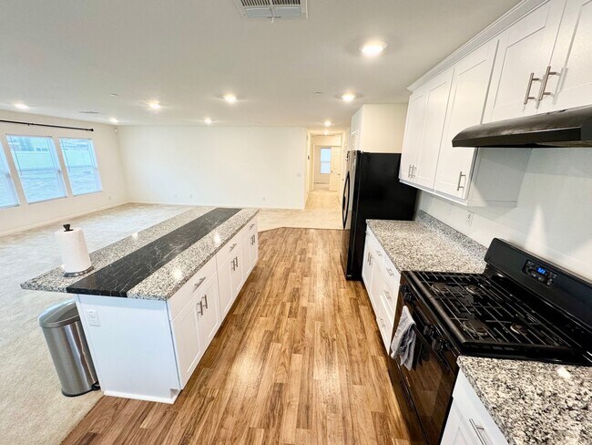 Building Photo - Beautiful 3 bedroom plus bonus room Home