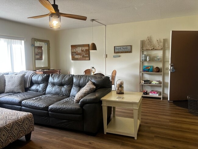 Building Photo - 2BD/1BA on Venice Island