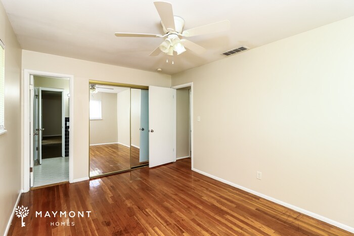 Building Photo - 5500 Ehrling Rd