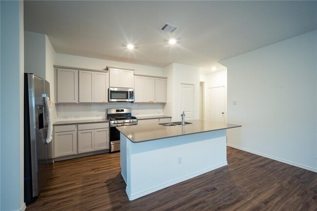 Building Photo - 220 Longbridge Dr