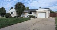 Building Photo - 1216 Robin Dr