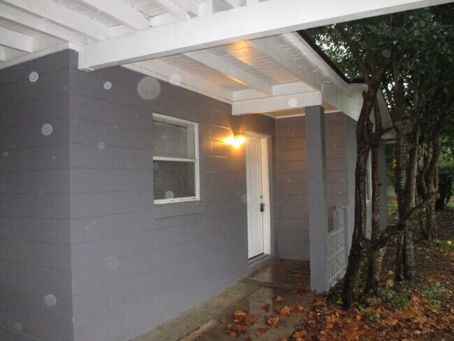 Building Photo - 3 Bedroom home in Sherwood Forest - VOUCHE...