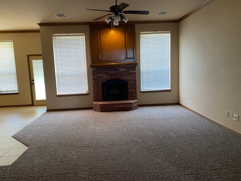 Living Room - 8420 NW 106th St