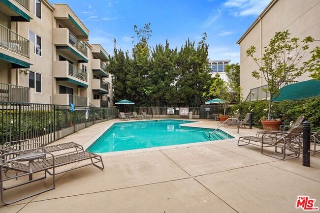 Building Photo - 4501 Cedros Ave