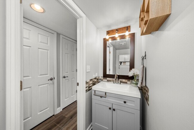 Building Photo - 5332 W Mulberry Ln