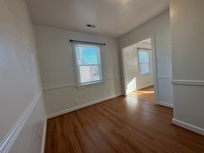 Building Photo - Charming 2BR/1BA Bungalow in Historic Downtown!