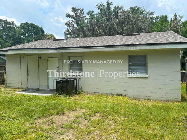 Building Photo - 630 E 60th St