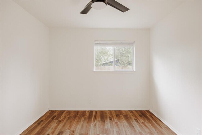 Building Photo - 1403 Randy Cir