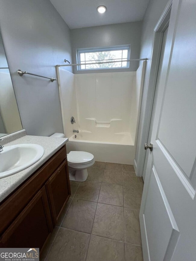 Building Photo - 203 Waters Edge Dr