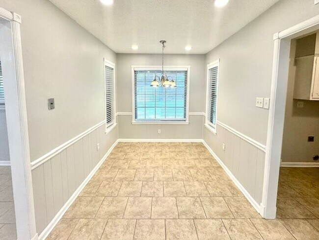 Building Photo - OPEN HOUSE! Renovated Bartlett Home- Highl...