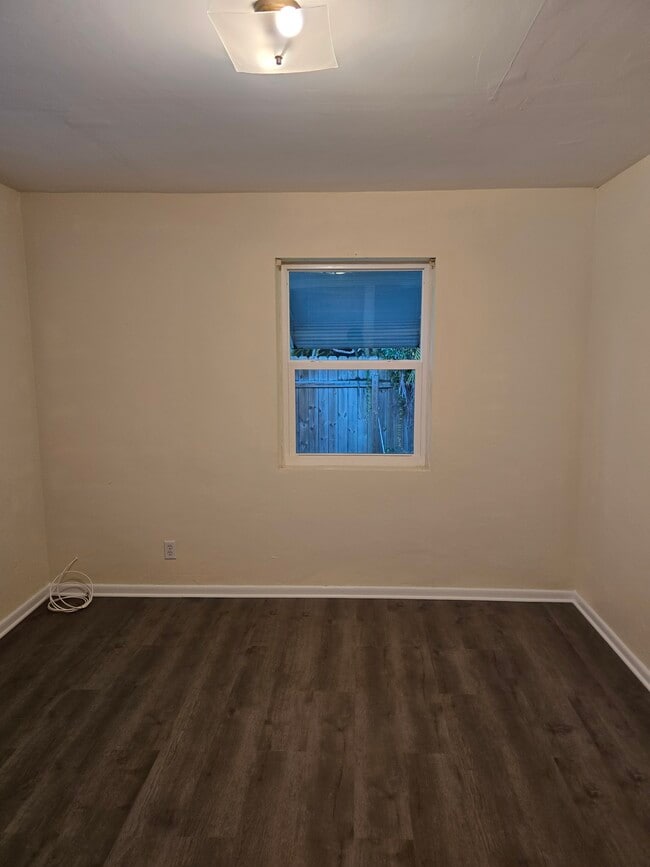 Building Photo - 336 Greenbriar Dr