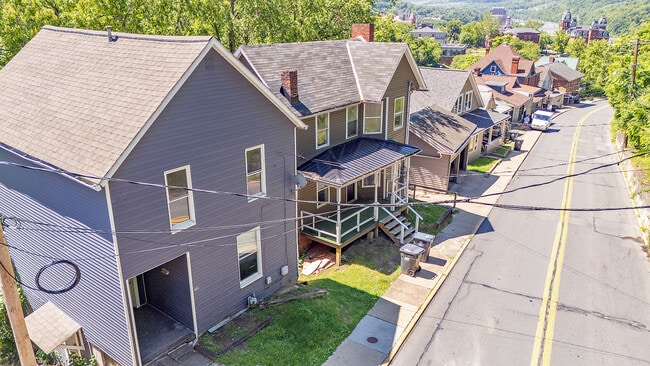 Building Photo - 356 Stewart St