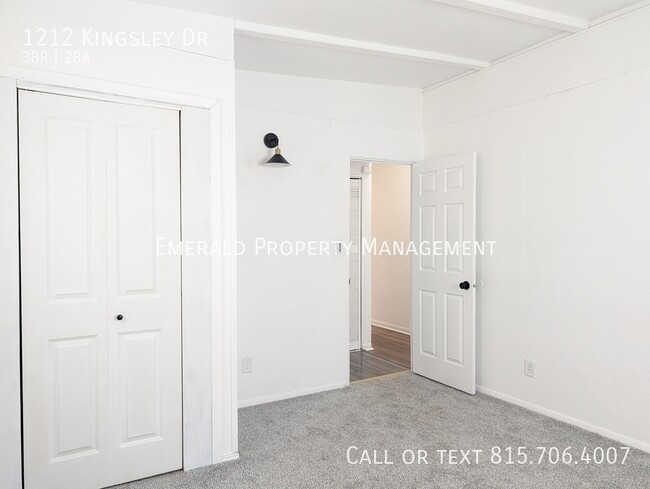 Building Photo - 1212 Kingsley Dr