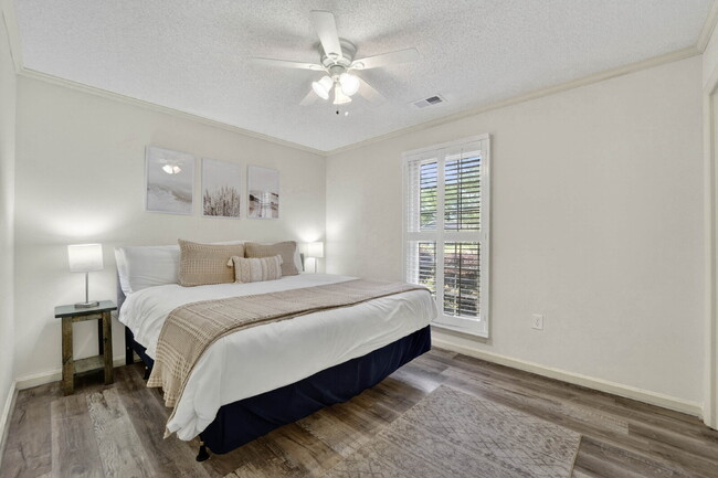 Building Photo - 118 Blue Heron Dr