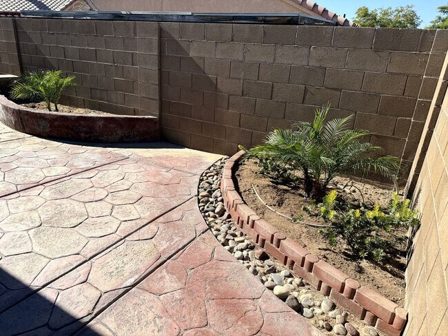 Building Photo - Awesome rental available!