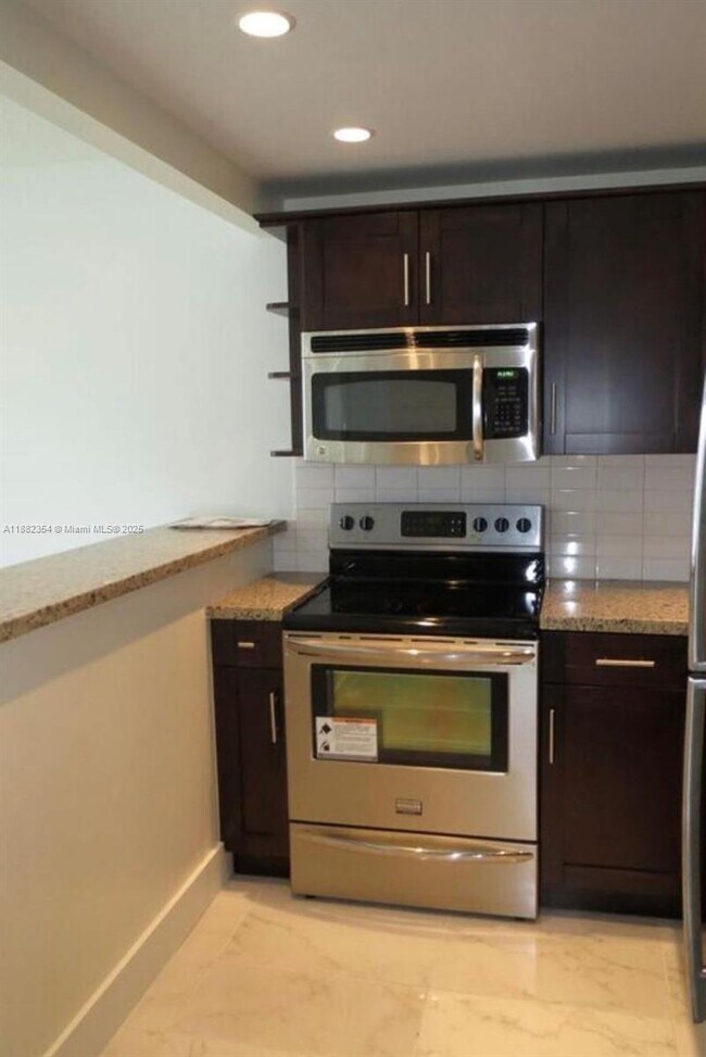 Building Photo - 2200 E Hallandale Beach Blvd