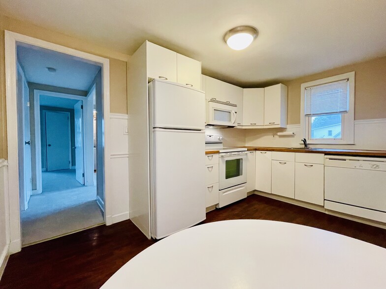 kitchen - 806 Hall St