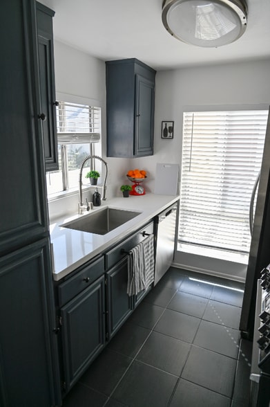 Building Photo - 18411 Hatteras St