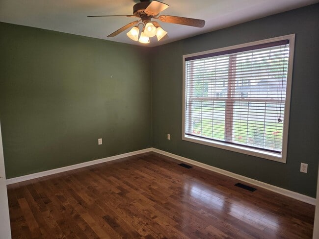 Building Photo - 3 Bed, 2.5 Bath Single Family Home in Mart...