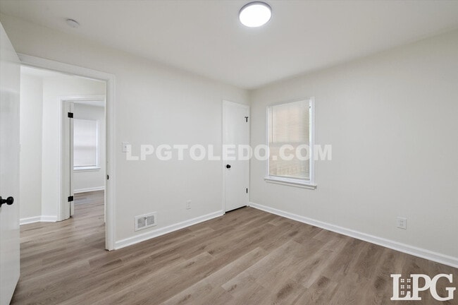 Building Photo - 3714 Wallwerth Dr