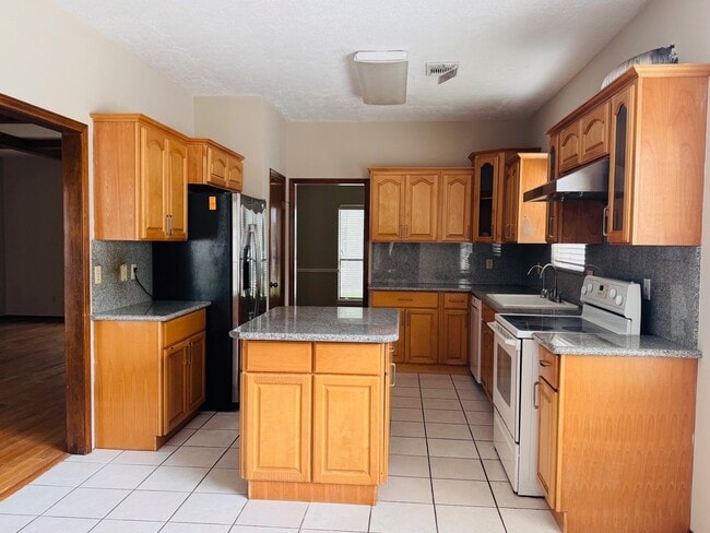 Building Photo - 2434 Hodges Bend Cir