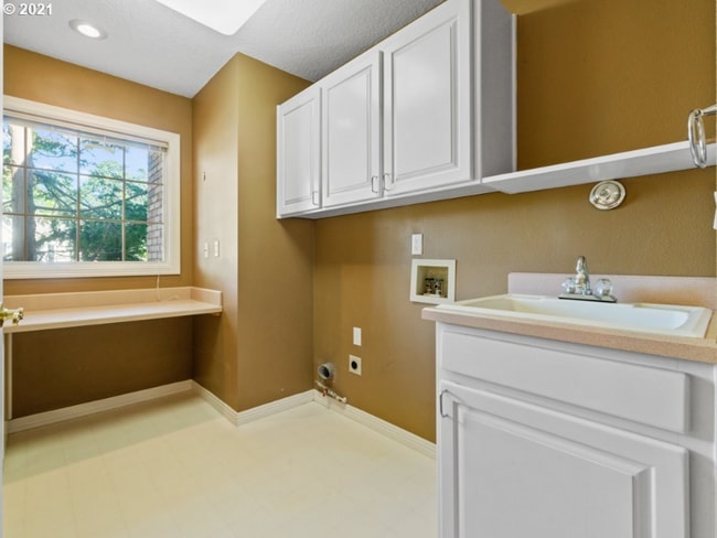 Building Photo - 2080 Wellington Dr