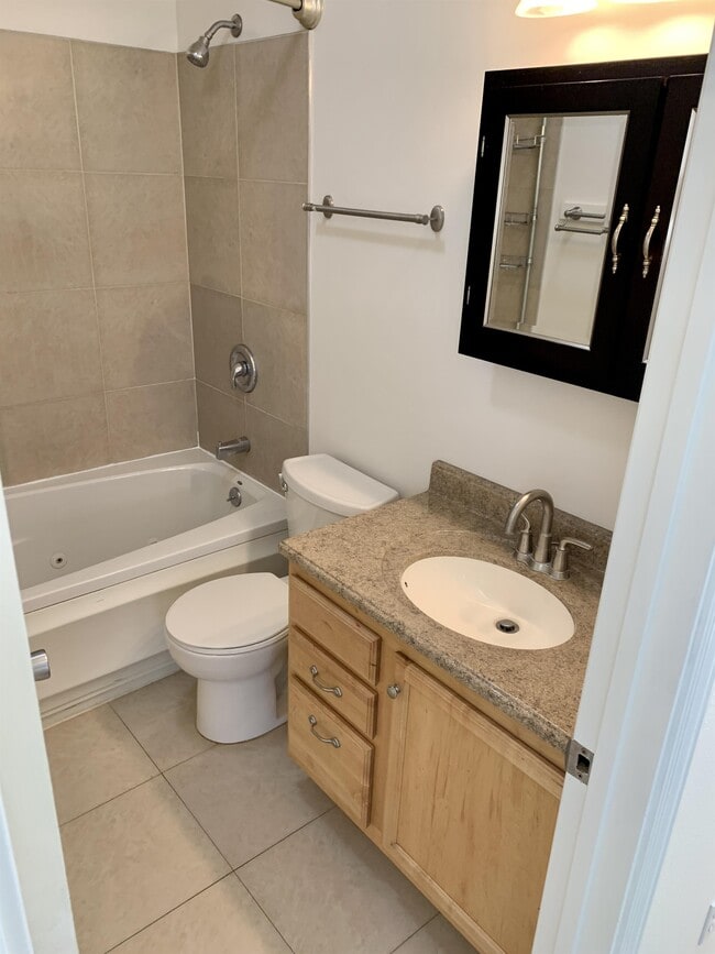 Building Photo - 3895 Kitt Dr