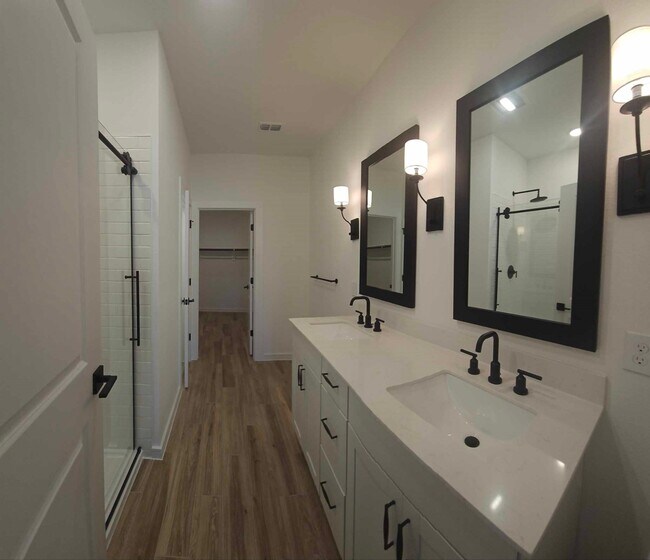 Building Photo - 8414 Bay Oaks Dr