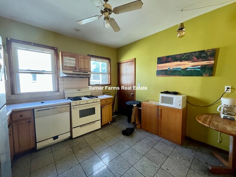 Building Photo - 49 Beech Glen St